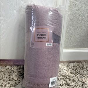 Ulta Limited Edition Plush Throw - Dusty Mauve
